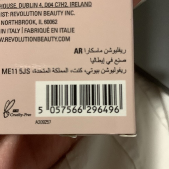 BNWT Revolution 5D Extreme Extension Mascara - Picture 2 of 3